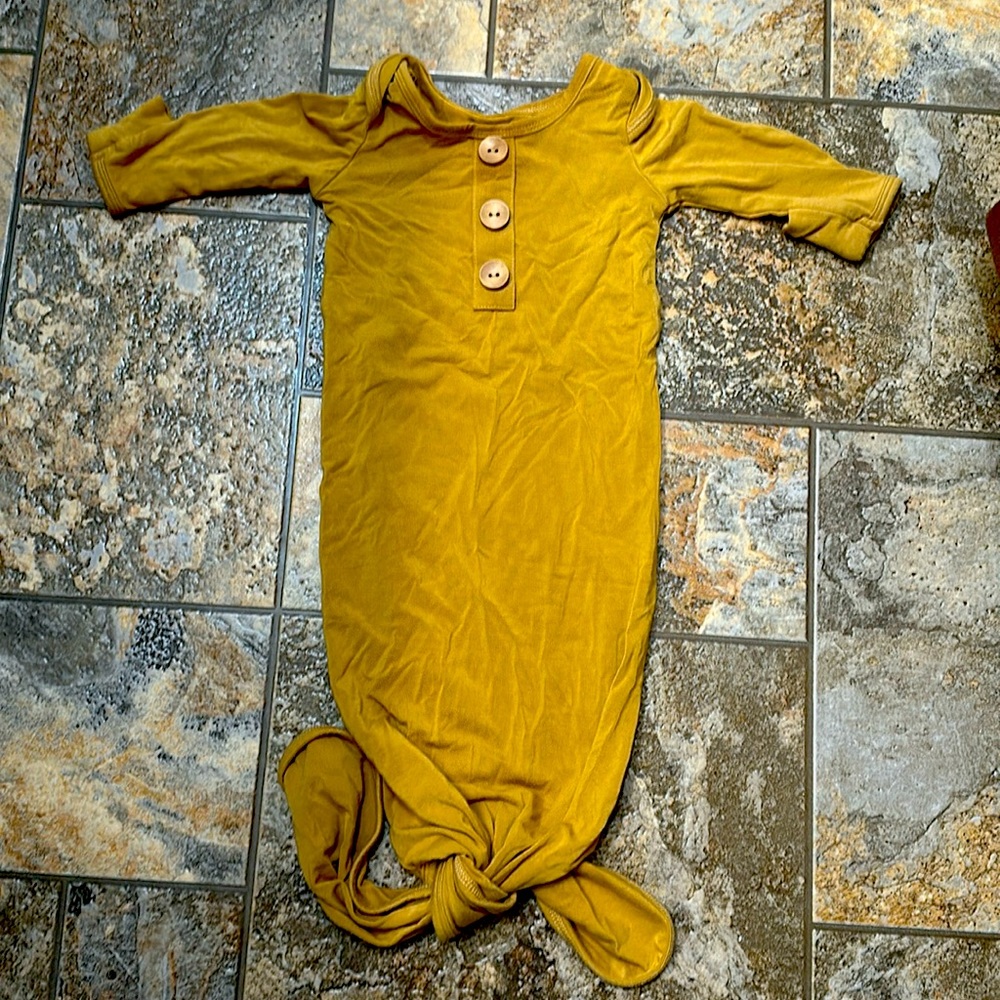 Caden Lane knotted gown 7-14 lbs